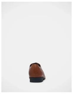 Julius Marlow Grand Dress Shoe in Tan