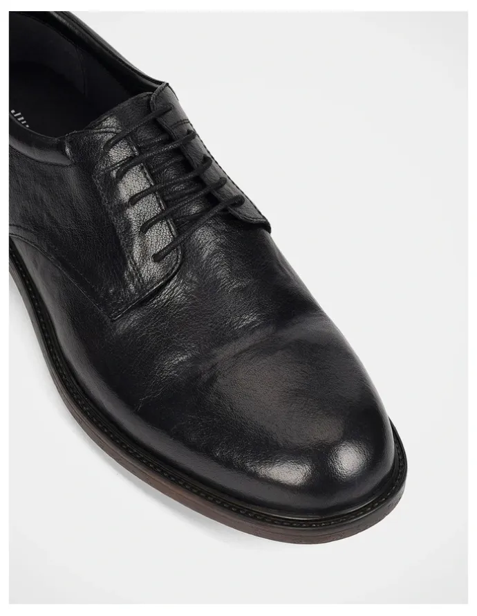 Julius Marlow Quill Shoes in Black