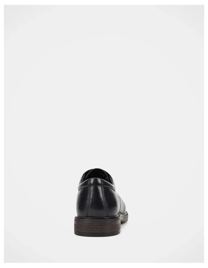 Julius Marlow Quill Shoes in Black