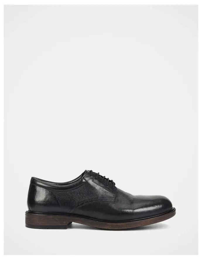 Julius Marlow Quill Shoes in Black