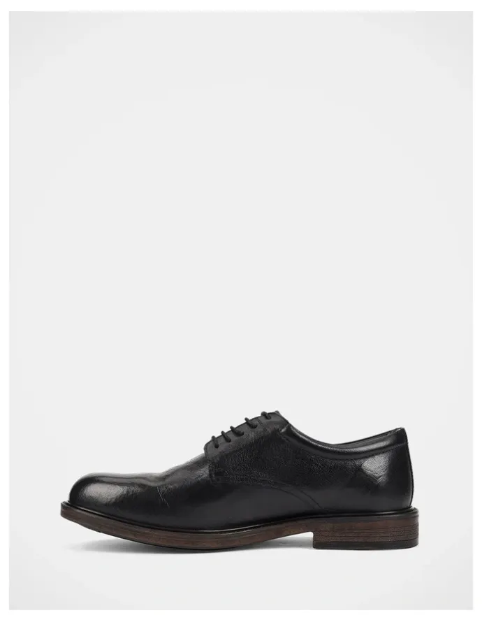 Julius Marlow Quill Shoes in Black