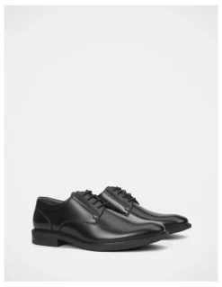 Julius Marlow Worth Shoes in Black