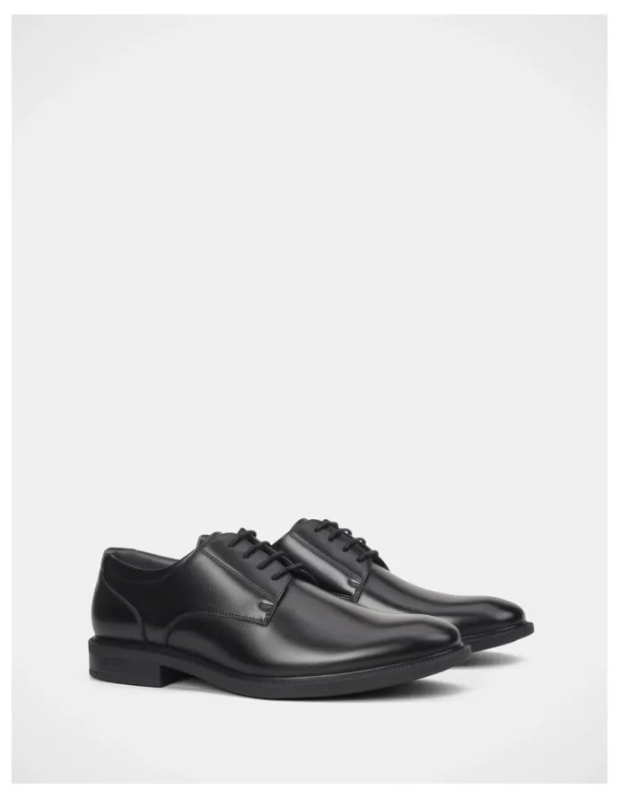 Julius Marlow Worth Shoes in Black