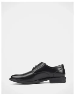 Julius Marlow Worth Shoes in Black
