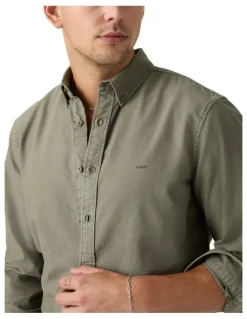 Levi's Authentic Button-Down Shirt in Mulled Basil