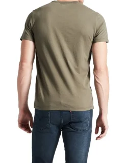 Levi's Original Housemark T-shirt in Olive Night