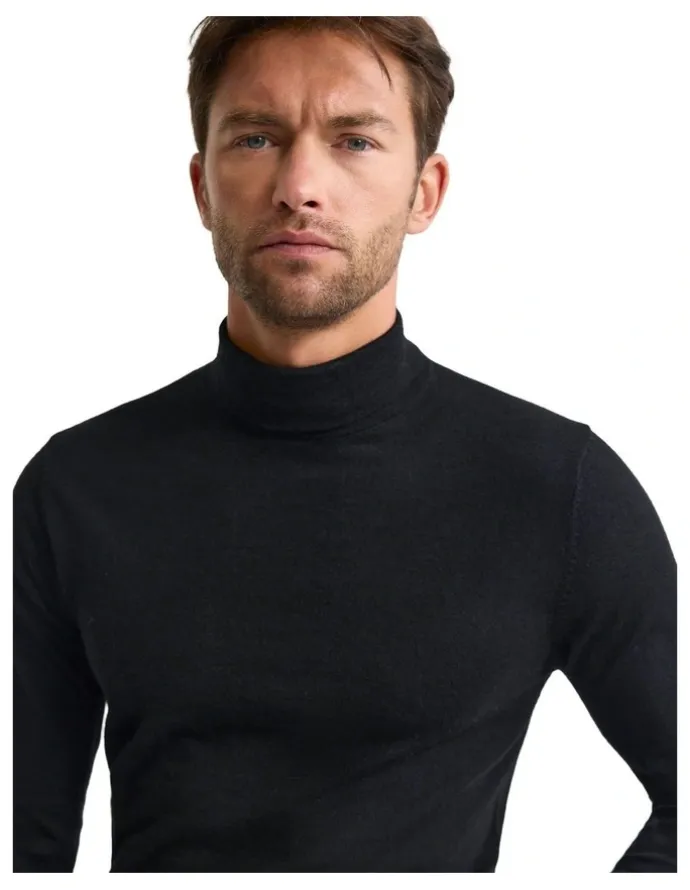 Oxford Aaron Turtle Neck Merino Pullover in Black