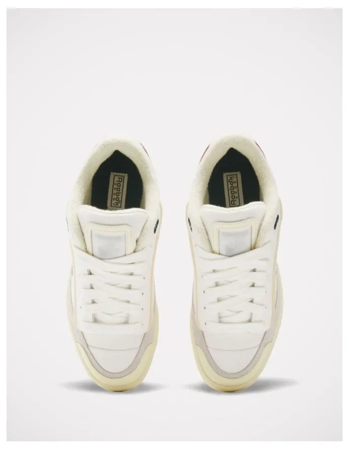 Reebok Club C Bulc Sneakers in Chalk
