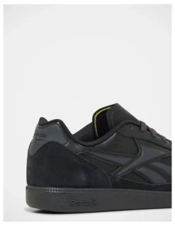Reebok Finale Sneakers in Black