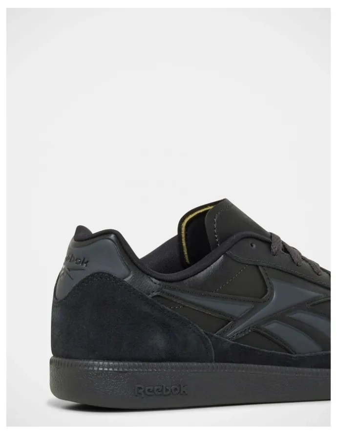 Reebok Finale Sneakers in Black