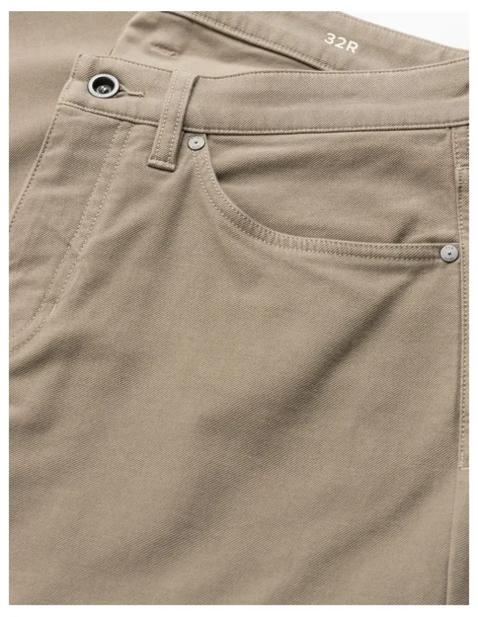 Rodd & Gunn Motion Regular 2 Straight Leg Jean in Sable