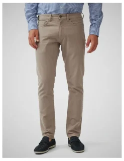 Rodd & Gunn Motion Regular 2 Straight Leg Jean in Sable
