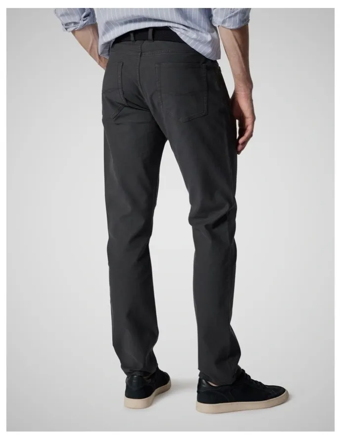 Rodd & Gunn Motion 2 Straight Jeans Shorts in Leg Coal