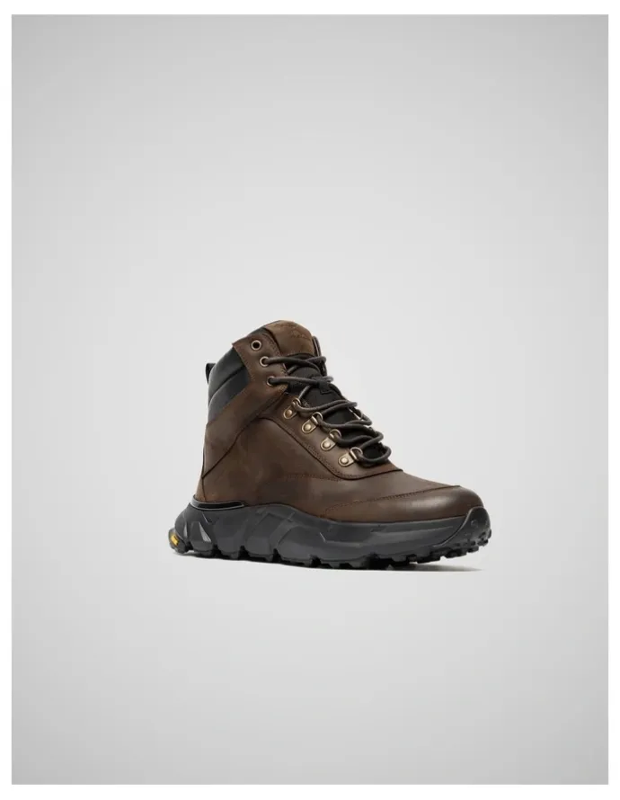 Rodd & Gunn Remarkables Vibram in Chocolate
