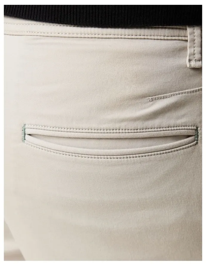 Rodd & Gunn Tongariro Sports Fit 9 Inch Short in Sand