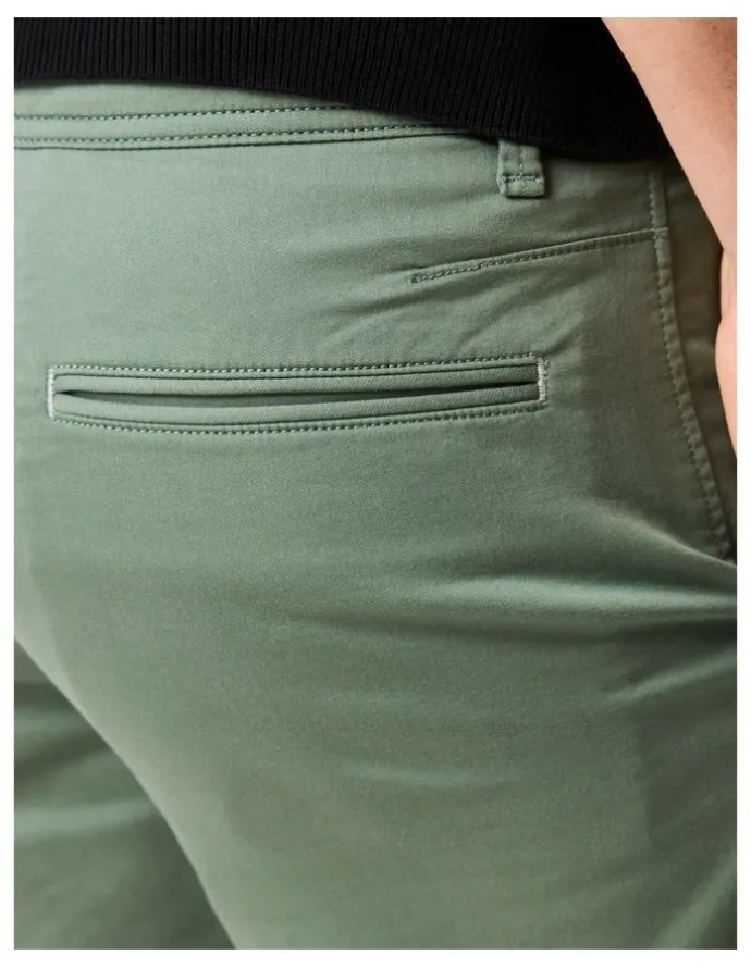 Rodd & Gunn Tongariro Sports Fit 9 Inch Short in Evergreen