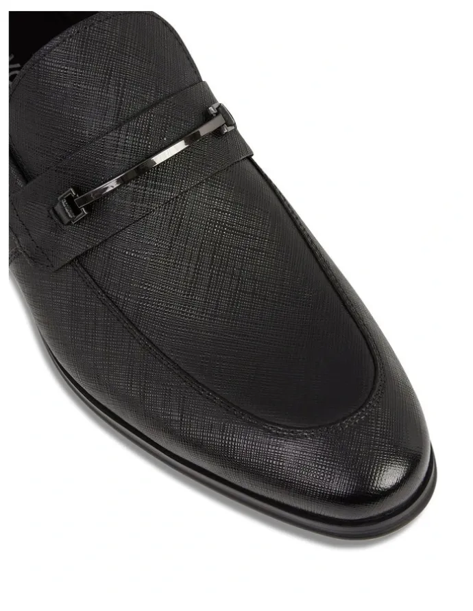 yd. Riccardo Textured Leather Loafer in Black