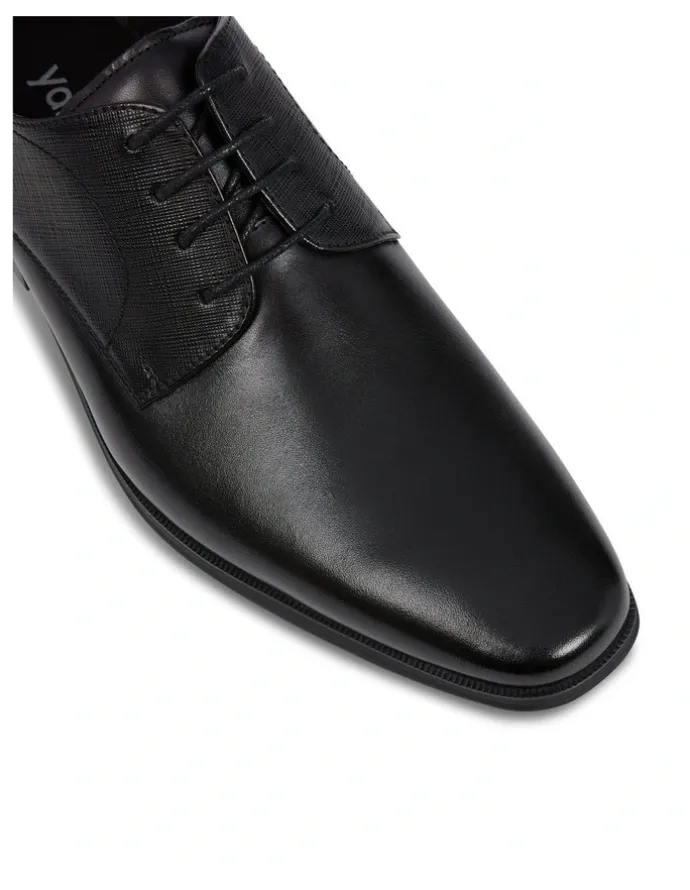 yd. Richie Textured Shoe in Black
