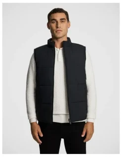 yd. Finn Reversible Vest in Black