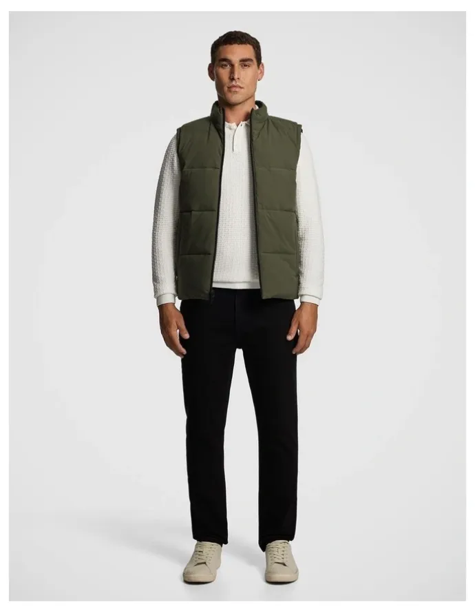 yd. Finn Reversible Vest in Black