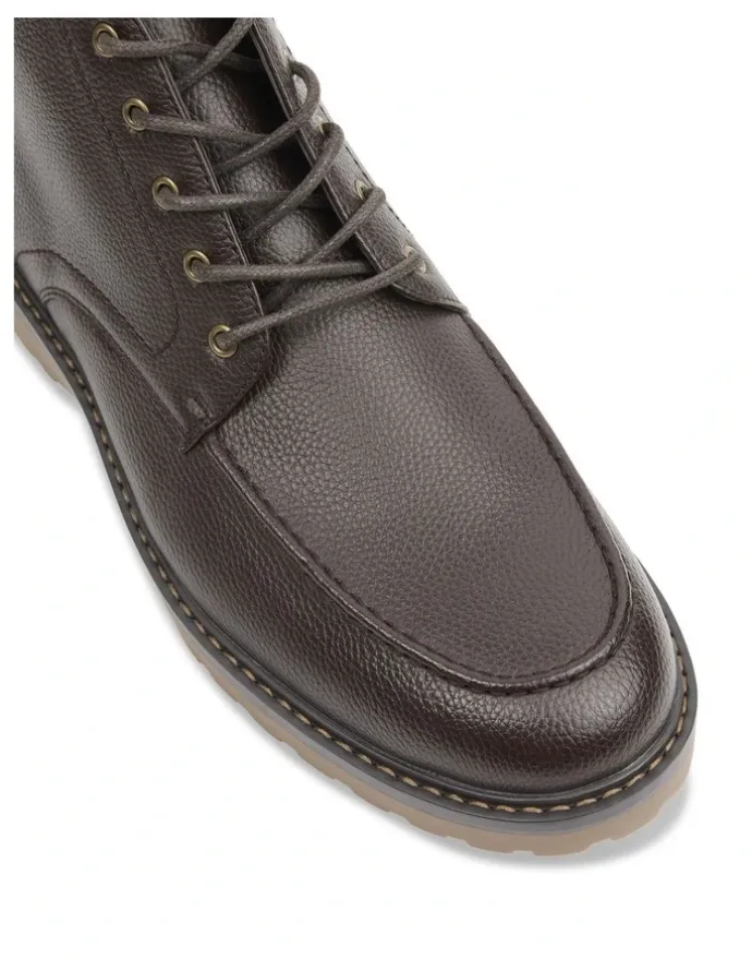 yd. Travis Chukka Boot in Chocolate